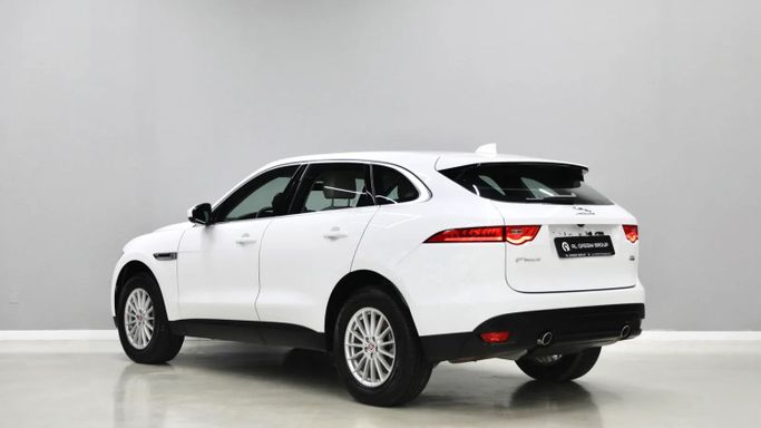 Подержанный Jaguar F-Pace I, 2.0 л, 2019 в Шардже от Al Qassem Cars Trading Белый цвет. GCC | AUTO.AE