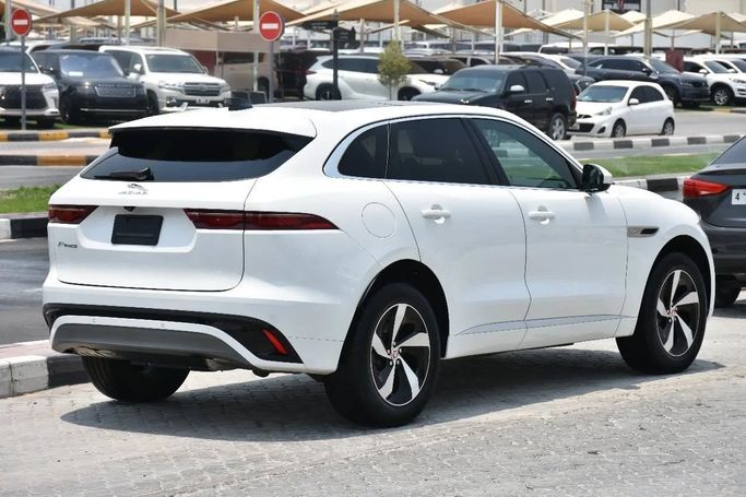 Подержанный Jaguar F-Pace I Рестайлинг, 2.0 л, 2023 в Шардже от Alfaris Used Cars Белый цвет. Other | AUTO.AE