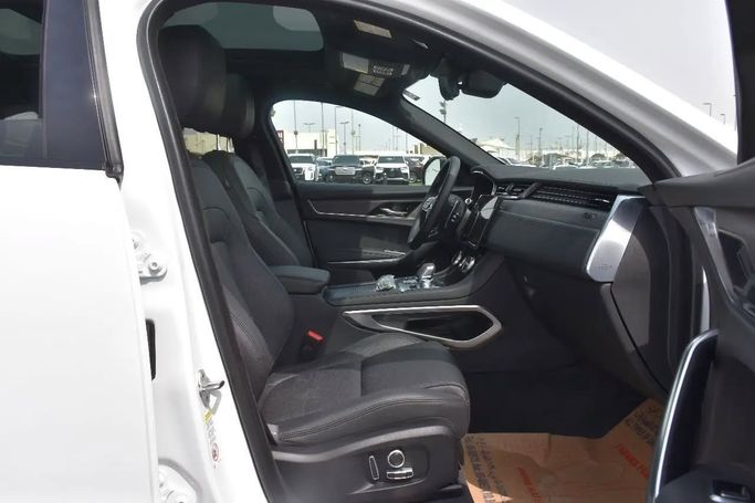 Used Jaguar F-Pace I Facelift, 2.0 l, 2022 in Sharjah by Alfaris Used Cars, White color. Other | AUTO.AE