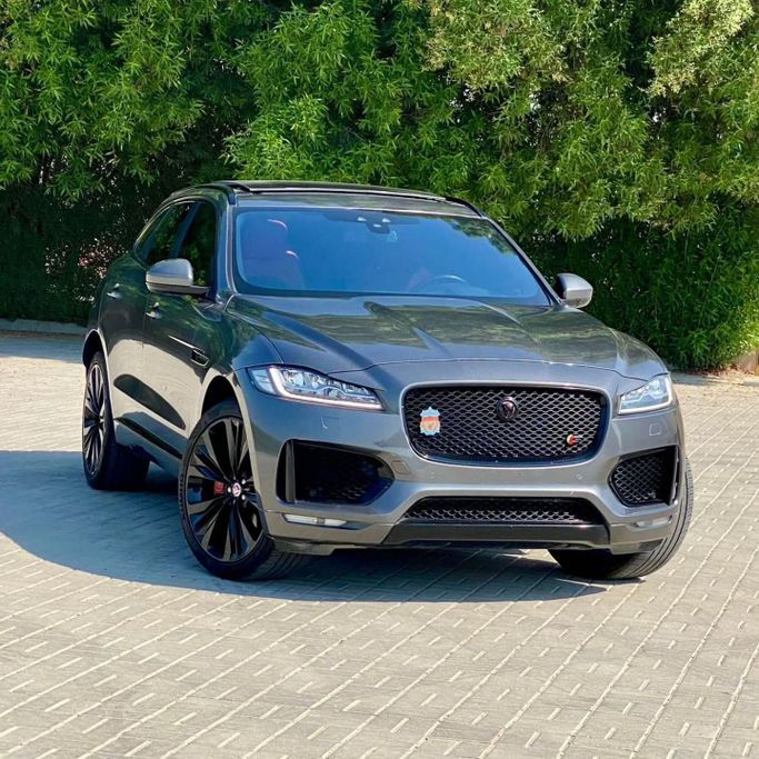 Подержанный Jaguar F-Pace S I, 3.0 л, 2017 в Шардже от Sarmad Cars Серый цвет. Other | AUTO.AE