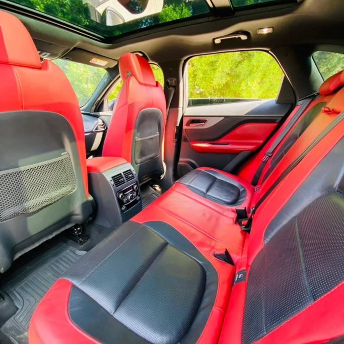 Подержанный Jaguar F-Pace S I, 3.0 л, 2017 в Шардже от Sarmad Cars Серый цвет. Other | AUTO.AE