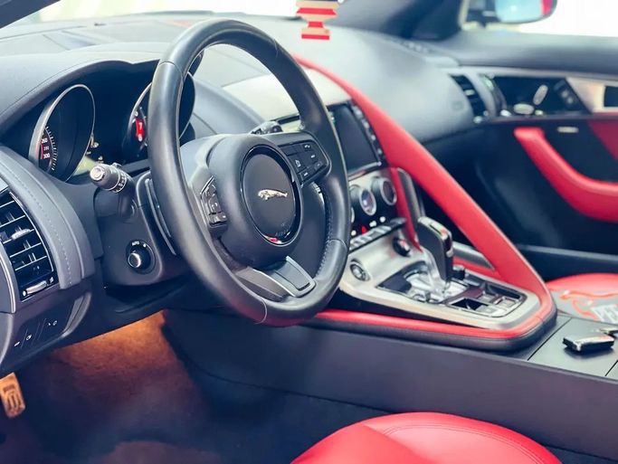 مستعملة Jaguar F-Type I، 3.0 لتر، 2017 في الإمارات، الشارقة من Speedcars، اللون رمادي. مواصفات الخليج | AUTO.AE | إعلان #295711 — صورة 10 من 14