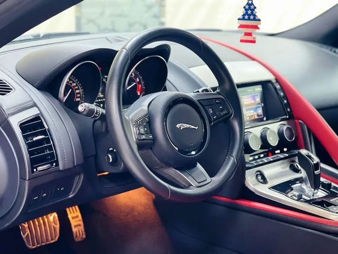 مستعملة Jaguar F-Type I، 3.0 لتر، 2017 في الإمارات، الشارقة من Speedcars، اللون رمادي. مواصفات الخليج | AUTO.AE | إعلان #295711 — صورة 13 من 14