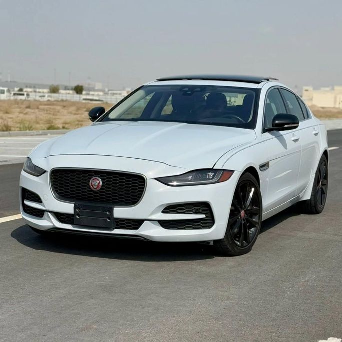 Подержанный Jaguar XE I Рестайлинг, 2.0 л, 2020 в Шардже от Sarmad Cars Белый цвет. Other | AUTO.AE
