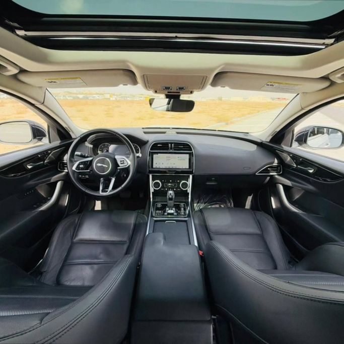 Подержанный Jaguar XE I Рестайлинг, 2.0 л, 2020 в Шардже от Sarmad Cars Белый цвет. Other | AUTO.AE