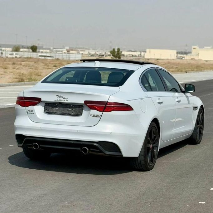 Подержанный Jaguar XE I Рестайлинг, 2.0 л, 2020 в Шардже от Sarmad Cars Белый цвет. Other | AUTO.AE