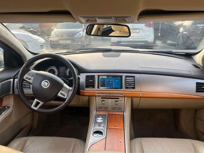 Подержанный Jaguar XF I, 3.0 л, 2011 в Шардже от Al Suraj Al Muneer Used Cars Серый цвет. GCC | AUTO.AE