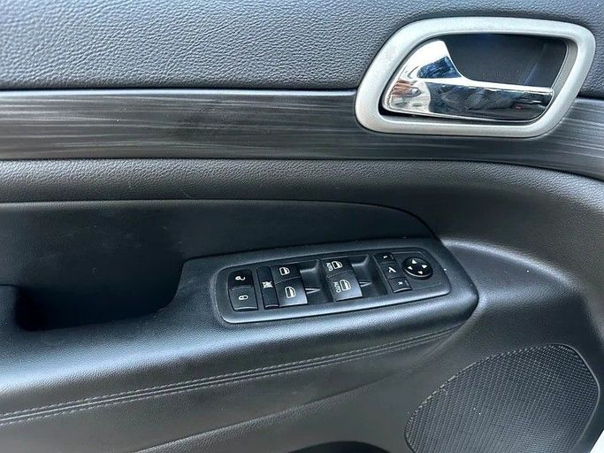 Used Jeep Cherokee V (KL) Facelift, 3.2 l, 2021 in Sharjah by Al Rukin Al Saudi, White color. GCC Specs | AUTO.AE