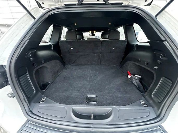 Used Jeep Cherokee V (KL) Facelift, 3.2 l, 2021 in Sharjah by Al Rukin Al Saudi, White color. GCC Specs | AUTO.AE