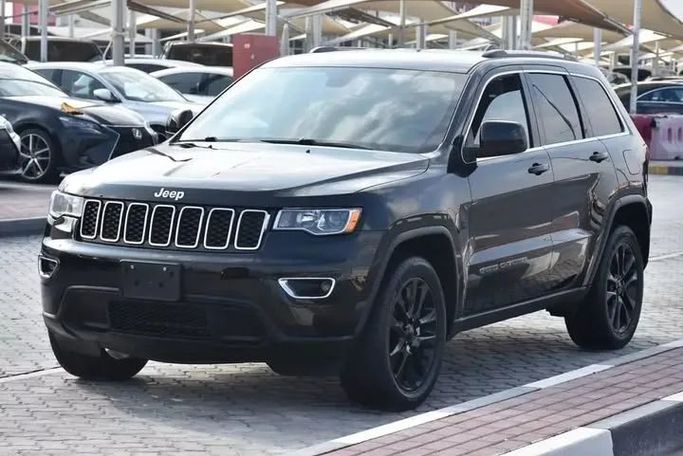 Подержанный Jeep Cherokee V (KL) Рестайлинг, 2.4 л, 2019 в Шардже от Alfaris Used Cars Черный цвет. Other | AUTO.AE