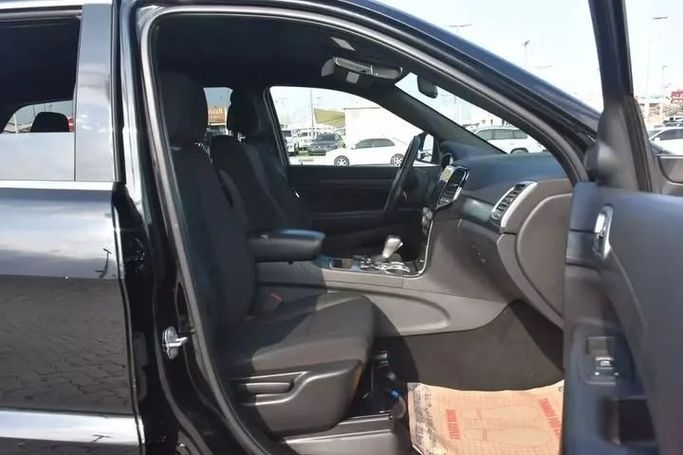 Подержанный Jeep Cherokee V (KL) Рестайлинг, 2.4 л, 2019 в Шардже от Alfaris Used Cars Черный цвет. Other | AUTO.AE