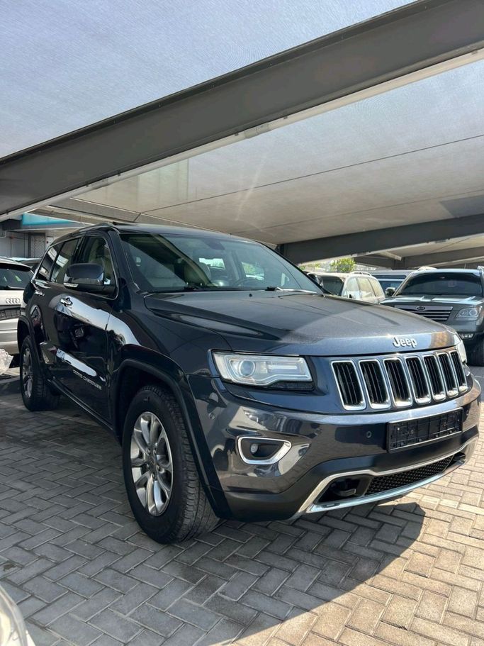 Подержанный Jeep Cherokee V (KL), 2.4 л, 2014 в Шардже от Al Sayarah Al Oula Серый цвет. GCC | AUTO.AE