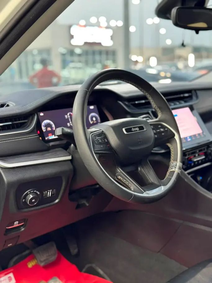 Подержанный Jeep Cherokee V (KL) Рестайлинг, 3.2 л, 2022 в ОАЭ, Шарджа от Rebou Alfakhama Белый цвет. Американская | AUTO.AE | Объявление #295812 — фото 11 из 15