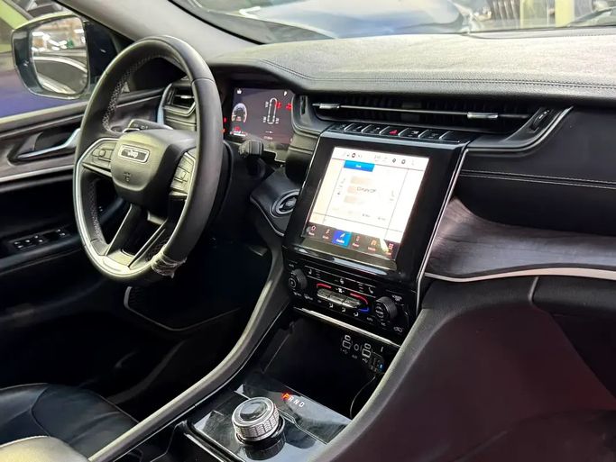 Подержанный Jeep Cherokee V (KL) Рестайлинг, 3.2 л, 2022 в ОАЭ, Шарджа от Rebou Alfakhama Белый цвет. Американская | AUTO.AE | Объявление #295812 — фото 14 из 15