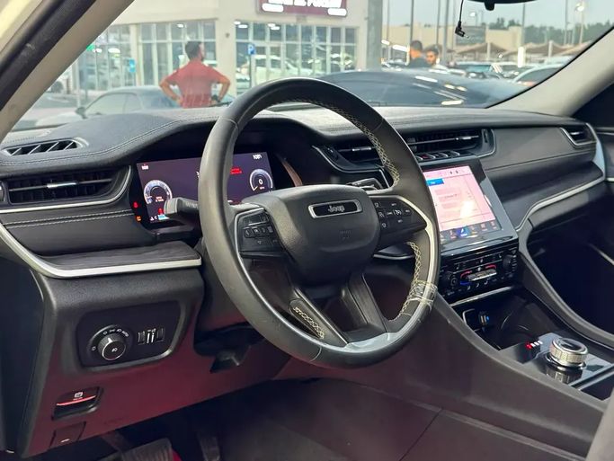 Подержанный Jeep Cherokee V (KL) Рестайлинг, 3.2 л, 2022 в ОАЭ, Шарджа от Rebou Alfakhama Белый цвет. Американская | AUTO.AE | Объявление #295812 — фото 8 из 15