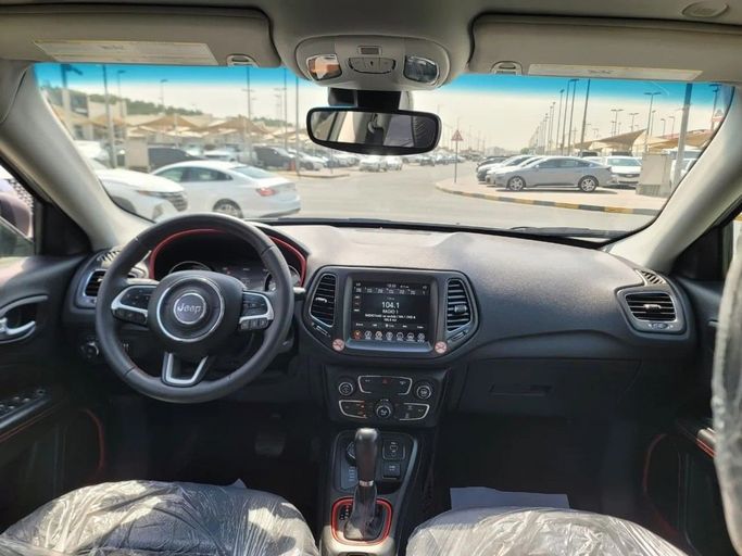 Used Jeep Compass TrailHawk II, 2.4 l, 2021 in Sharjah by Tabarak Used Cars, White color. American Specs | AUTO.AE