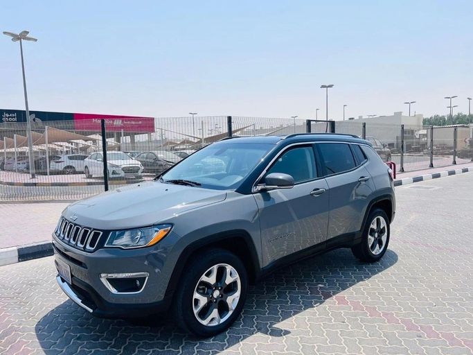 Подержанный Jeep Compass TrailHawk II, 2.4 л, 2019 в Шардже от Tabarak Used Cars Серый цвет. GCC | AUTO.AE