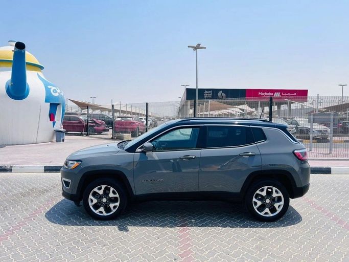 Подержанный Jeep Compass TrailHawk II, 2.4 л, 2019 в Шардже от Tabarak Used Cars Серый цвет. GCC | AUTO.AE