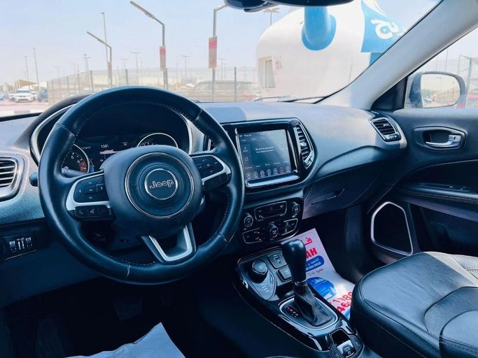 Подержанный Jeep Compass TrailHawk II, 2.4 л, 2019 в Шардже от Tabarak Used Cars Серый цвет. GCC | AUTO.AE