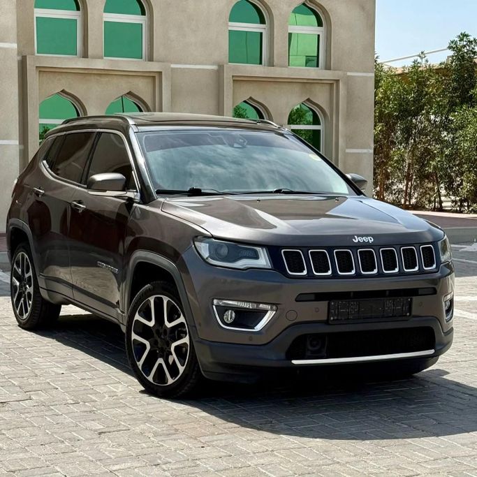 Подержанный Jeep Compass II, 2.4 л, 2019 в Шардже от Sarmad Cars Коричневый цвет. Other | AUTO.AE