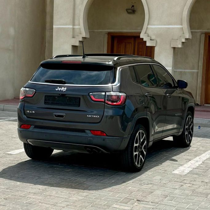 Подержанный Jeep Compass II, 2.4 л, 2019 в Шардже от Sarmad Cars Коричневый цвет. Other | AUTO.AE