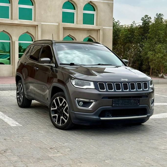 Подержанный Jeep Compass II, 1.3 л, 2019 в Шардже от Sarmad Cars Коричневый цвет. Other | AUTO.AE