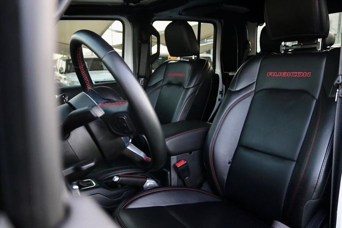 Подержанный Jeep Gladiator II (JT), 3.6 л, 2021 в Шардже от Al Bake Used Cars Белый цвет.  | AUTO.AE