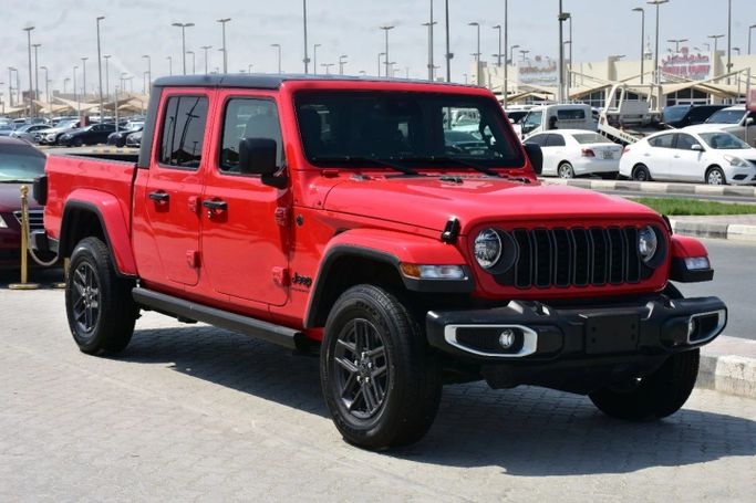 Подержанный Jeep Gladiator II (JT) Рестайлинг, 3.6 л, 2025 в Шардже от Alfaris Used Cars Красный цвет. Other | AUTO.AE