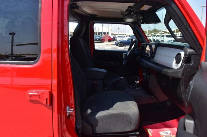 Подержанный Jeep Gladiator II (JT) Рестайлинг, 3.6 л, 2025 в Шардже от Alfaris Used Cars Красный цвет. Other | AUTO.AE