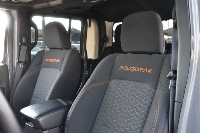 Used Jeep Gladiator II (JT), 3.6 l, 2023 in Sharjah by Alfaris Used Cars, Grey color. Other | AUTO.AE