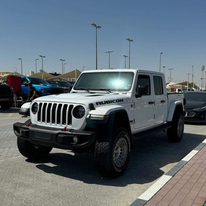 Подержанный Jeep Gladiator II (JT), 3.6 л, 2021 в Шардже от Alfaris Used Cars Белый цвет. Other | AUTO.AE