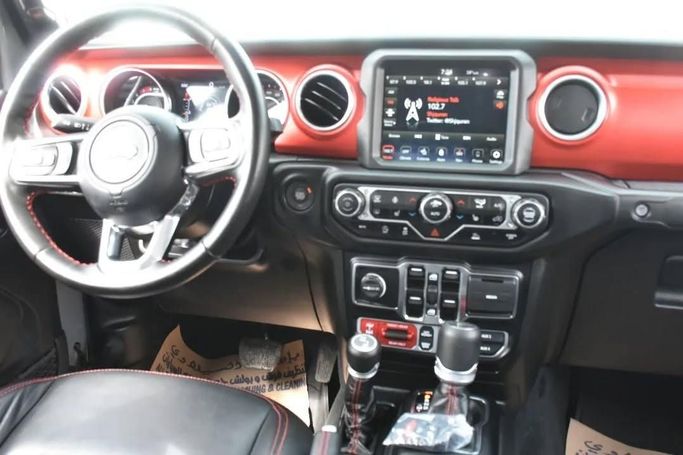 Подержанный Jeep Gladiator II (JT), 3.6 л, 2022 в Шардже от Alfaris Used Cars Серый цвет. Other | AUTO.AE