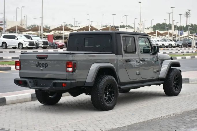 Подержанный Jeep Gladiator II (JT), 3.6 л, 2023 в Шардже от Alfaris Used Cars Серый цвет. Other | AUTO.AE