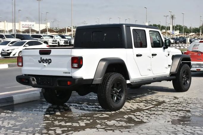 Подержанный Jeep Gladiator II (JT), 3.6 л, 2020 в Шардже от Alfaris Used Cars Белый цвет. Other | AUTO.AE
