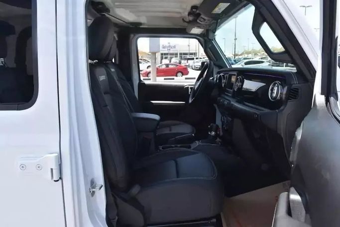 New Jeep Gladiator II (JT), 3.6 l, 2023 in Sharjah by Alfaris Used Cars, White color. Other | AUTO.AE