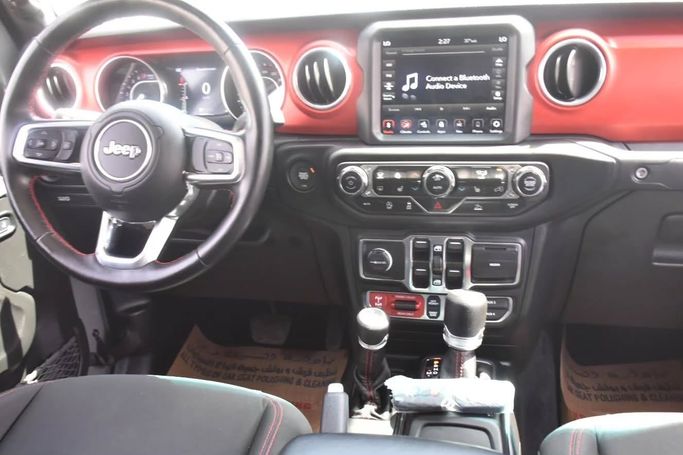 Подержанный Jeep Gladiator II (JT), 3.6 л, 2021 в Шардже от Alfaris Used Cars Серый цвет. Other | AUTO.AE