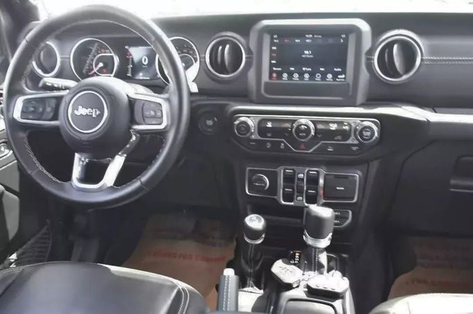 Подержанный Jeep Gladiator II (JT), 3.6 л, 2021 в Шардже от Alfaris Used Cars Серый цвет. Other | AUTO.AE