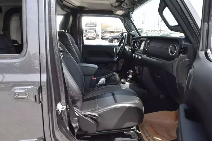 Подержанный Jeep Gladiator II (JT), 3.6 л, 2021 в Шардже от Alfaris Used Cars Серый цвет. Other | AUTO.AE