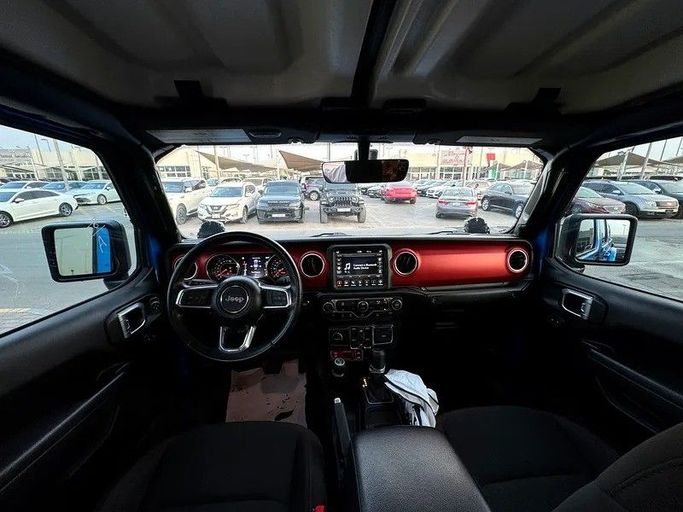 Подержанный Jeep Gladiator II (JT), 3.6 л, 2021 в Шардже от Al Fakhamah Used Cars Синий цвет. Американская | AUTO.AE