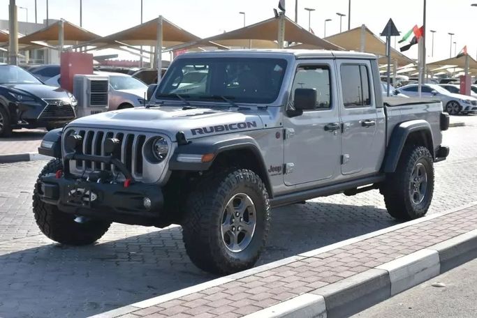 Подержанный Jeep Gladiator II (JT), 3.6 л, 2020 в Шардже от Alfaris Used Cars Серебристый цвет. Other | AUTO.AE