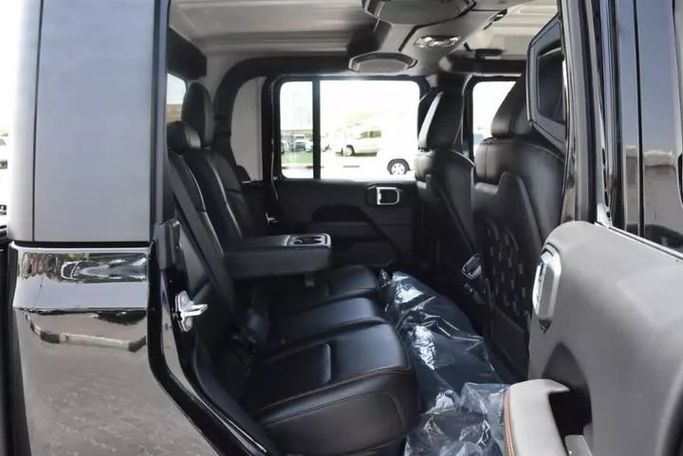 Подержанный Jeep Gladiator II (JT), 3.6 л, 2021 в Шардже от Alfaris Used Cars Черный цвет. Other | AUTO.AE