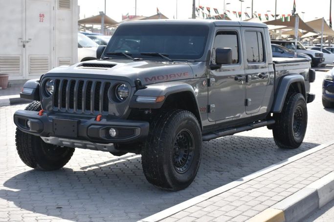 Подержанный Jeep Gladiator II (JT), 3.6 л, 2023 в Шардже от Alfaris Used Cars Серый цвет. Other | AUTO.AE