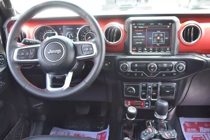 Подержанный Jeep Gladiator II (JT), 3.6 л, 2022 в Шардже от Alfaris Used Cars Серый цвет. Other | AUTO.AE