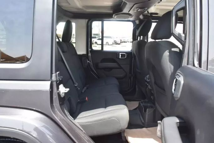 Подержанный Jeep Gladiator II (JT), 3.6 л, 2022 в Шардже от Alfaris Used Cars Серый цвет. Other | AUTO.AE