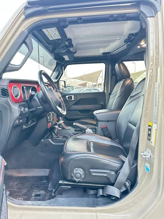 Подержанный Jeep Gladiator II (JT), 3.6 л, 2020 в Шардже от Al Hashal Used Cars Золотистый цвет. Канадская | AUTO.AE