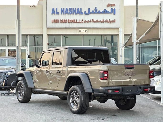 Подержанный Jeep Gladiator II (JT), 3.6 л, 2020 в Шардже от Al Hashal Used Cars Золотистый цвет. Канадская | AUTO.AE