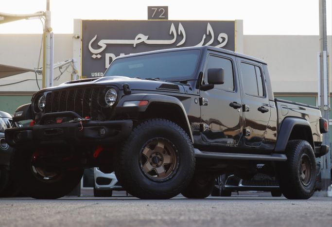Подержанный Jeep Gladiator II (JT), 3.6 л, 2020 в ОАЭ, Шарджа от Dar Al Hay Used Cars Черный цвет. Канадская | AUTO.AE | Объявление #283853