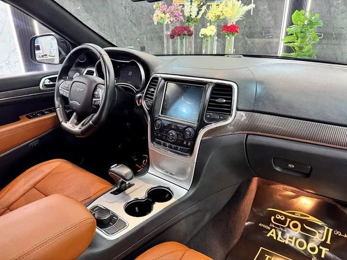 Used Jeep Grand Cherokee SRT IV (WK2) Facelift, 6.4 l, 2015 in Sharjah by Ayoon Alhoot Motors, Black color. GCC Specs | AUTO.AE