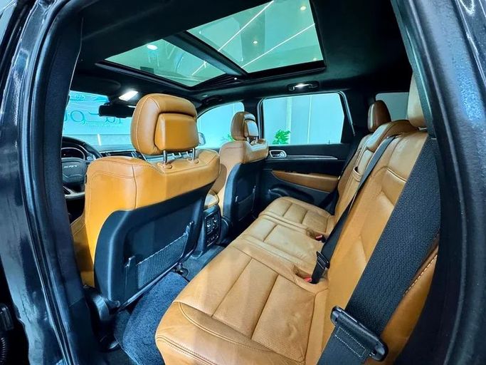 Used Jeep Grand Cherokee SRT IV (WK2) Facelift, 6.4 l, 2015 in Sharjah by Ayoon Alhoot Motors, Black color. GCC Specs | AUTO.AE