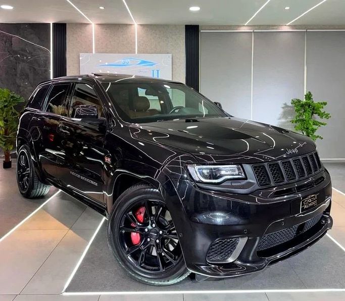 Used Jeep Grand Cherokee SRT IV (WK2) Facelift, 6.4 l, 2015 in Sharjah by Ayoon Alhoot Motors, Black color. GCC Specs | AUTO.AE